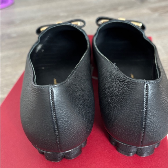 Salvatore Ferragamo Black Loafers with Gold Accent - never worn - Picture 3 of 4